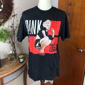 PINK Band Concert Tee Truth About Love Tour 2013 Black Medium